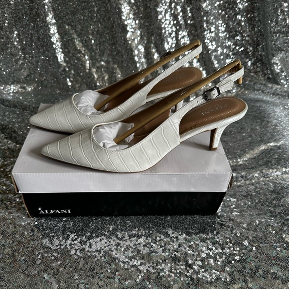 ALFANI Step ‘N Flex Babsy White Crock Pointed Toe Slingback Pumps Size 11